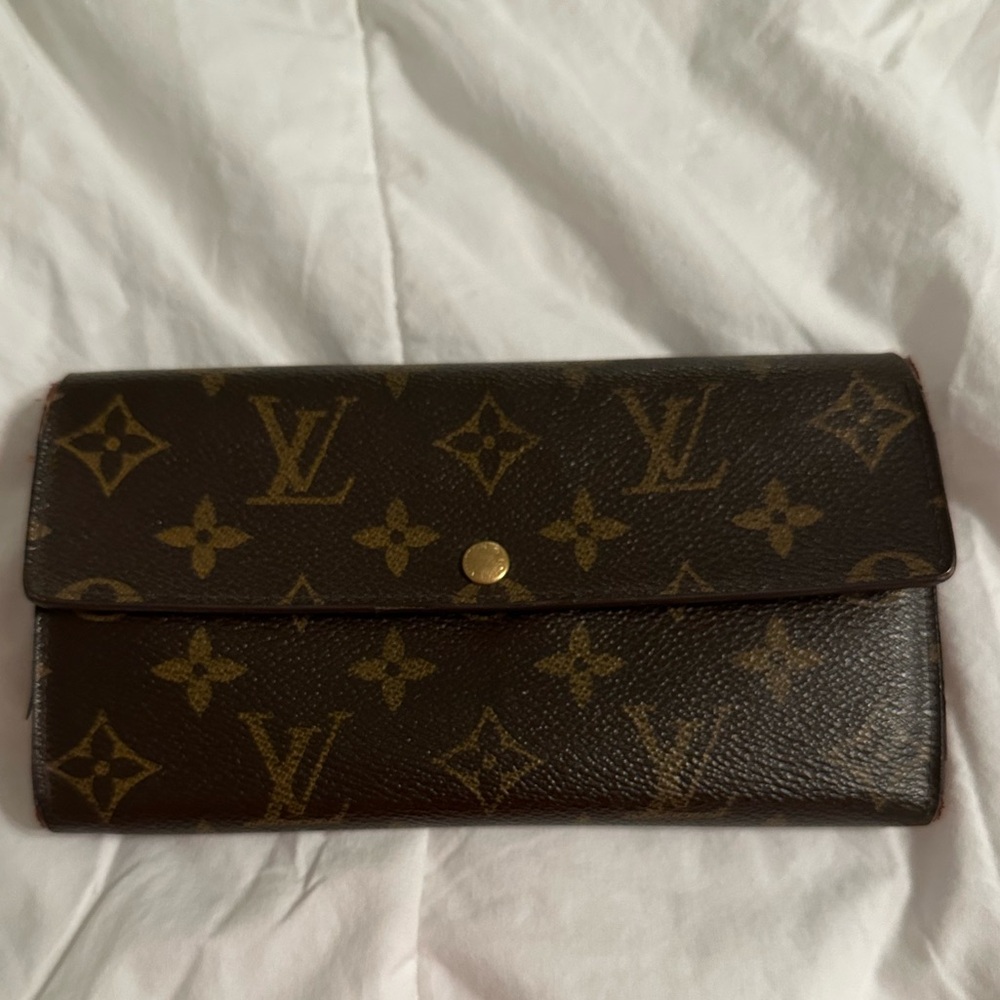 Louis Vuitton Sarah Wallet **READ**